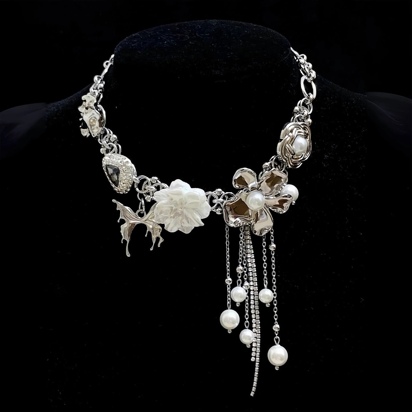 Wonderful Story Flower Pearl Necklace