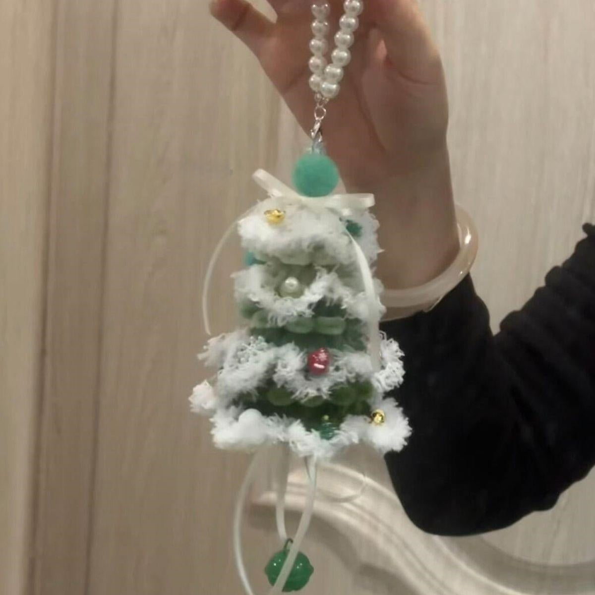 Pipe Cleaner Christmas Tree Ornament (DIY Kits)