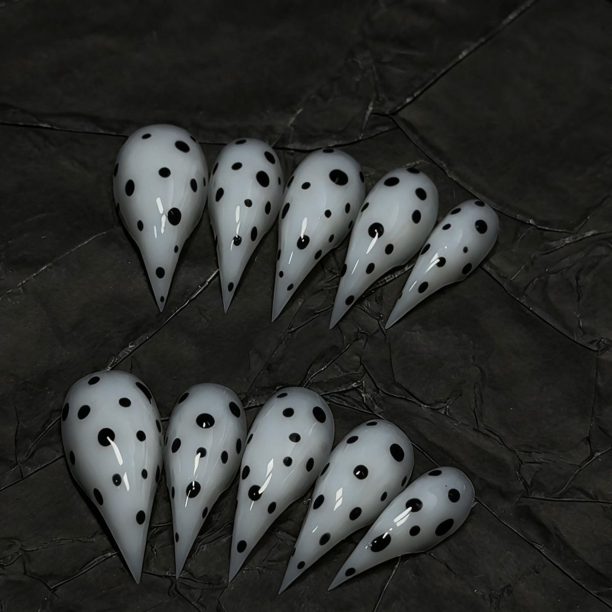 Black White Dragon Claw Polka Dot Handmade Press On Nail Set