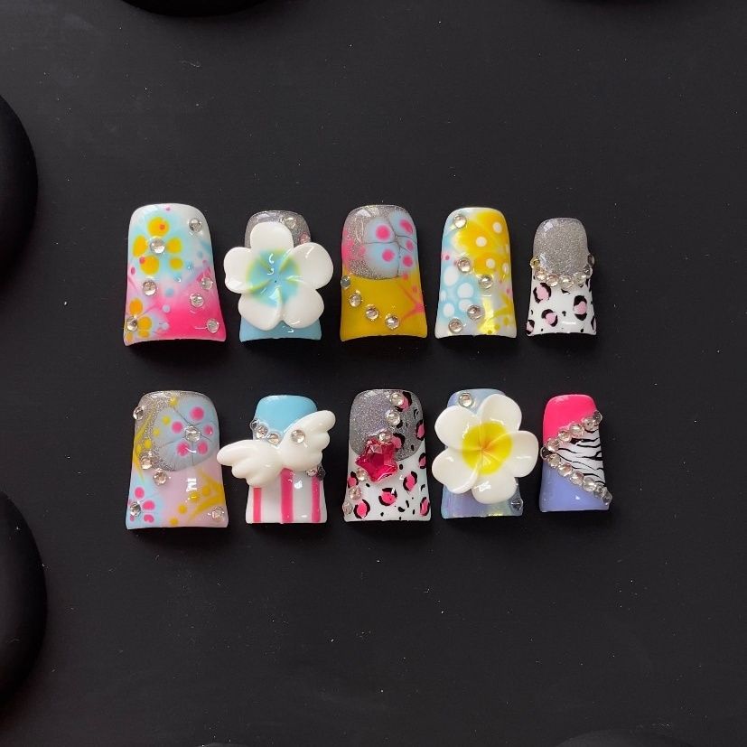 Duck Bill Vintage Frangipani Handmade Press On Nail Set