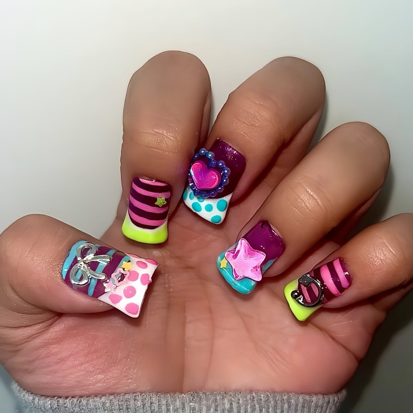 Medium Duck Jelly Walkman Handmade Press On Nail Set