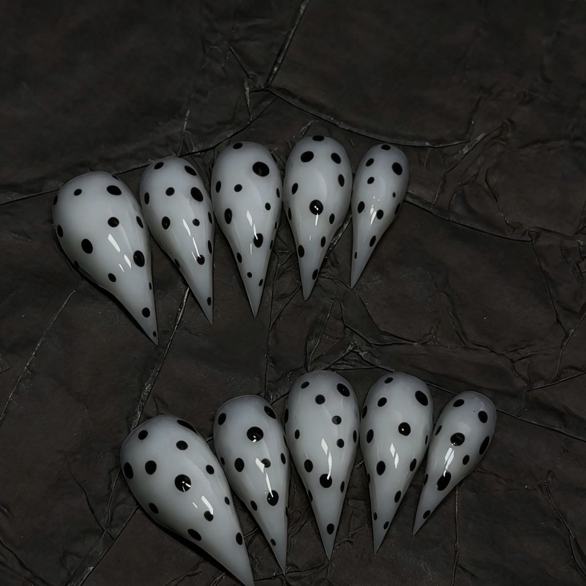 Black White Dragon Claw Polka Dot Handmade Press On Nail Set