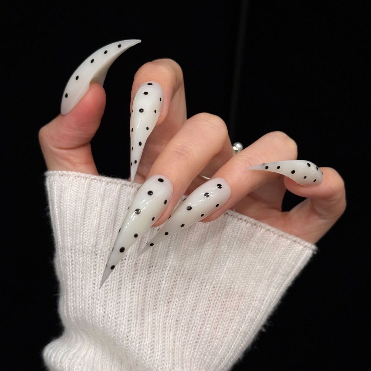 White Dragon Claw Polka Dot Handmade Press On Nail Set