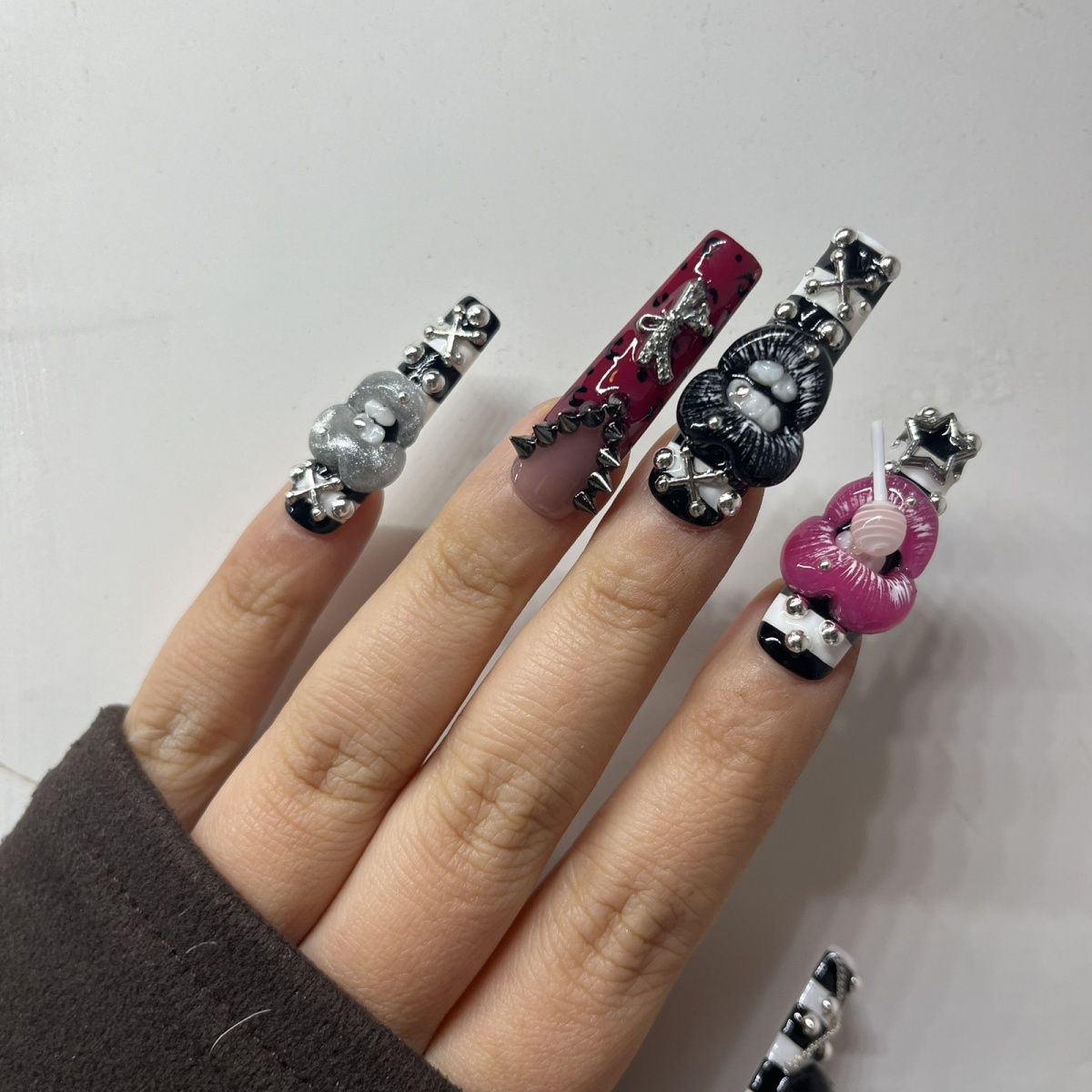 Long Tube Lip Stud Riot · Y2K Handmade Press On Nail Set