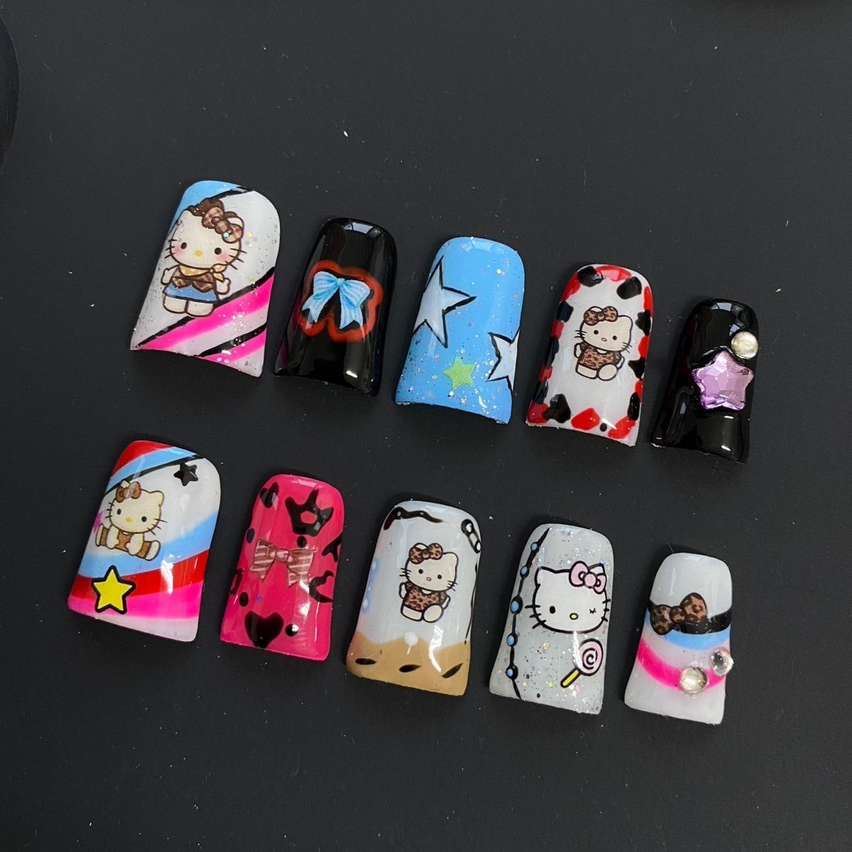 Short Duck Bill Glow-in-the-Dark Hello Kitty Baddie Handmade Press On Nail Set