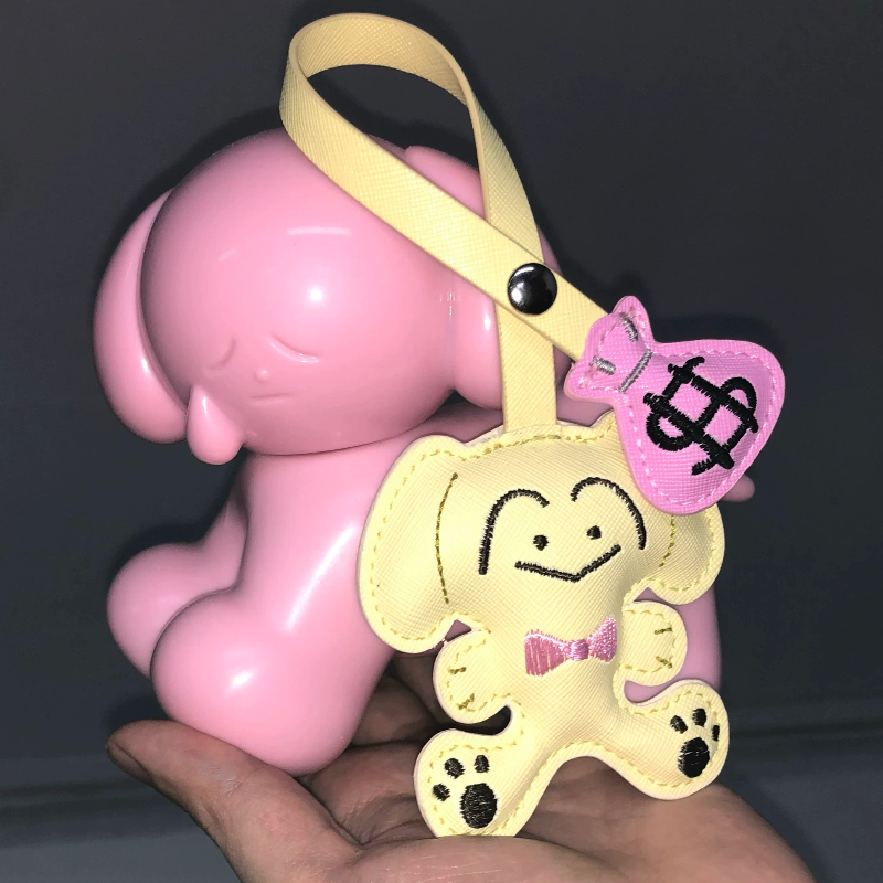 A dirty monkey, a rich puppy, a leather embroidered padded three-dimensional bag hanger