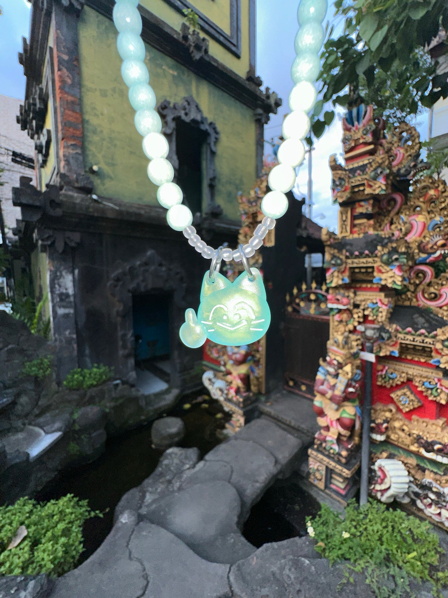 A dirty monkey. Twin Killer Series. Rebellious Middle Finger Cat Jade Necklace.