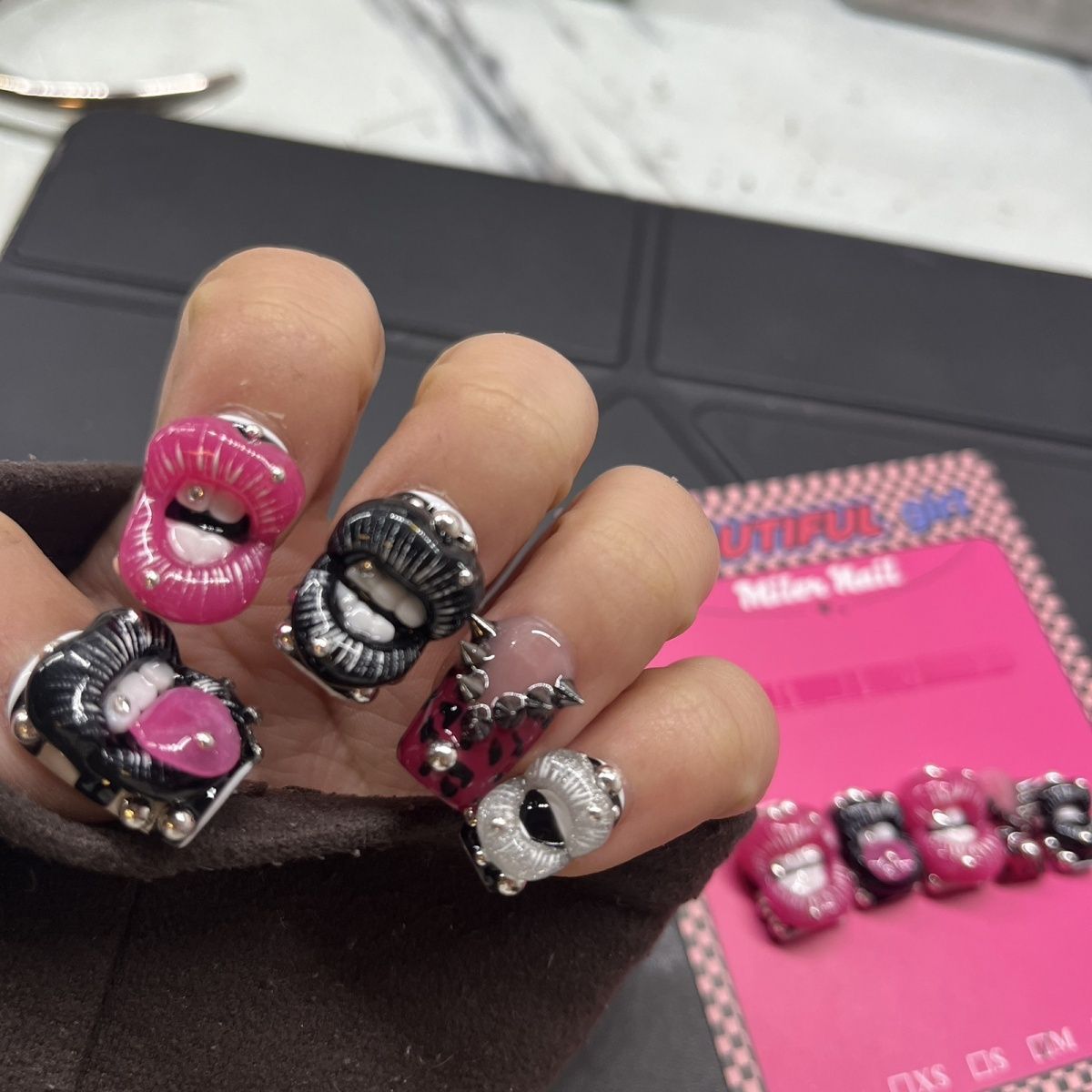 Long Tube Lip Stud Riot · Y2K Handmade Press On Nail Set