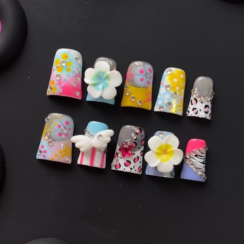 Duck Bill Vintage Frangipani Handmade Press On Nail Set