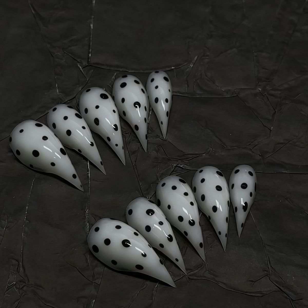 Black White Dragon Claw Polka Dot Handmade Press On Nail Set