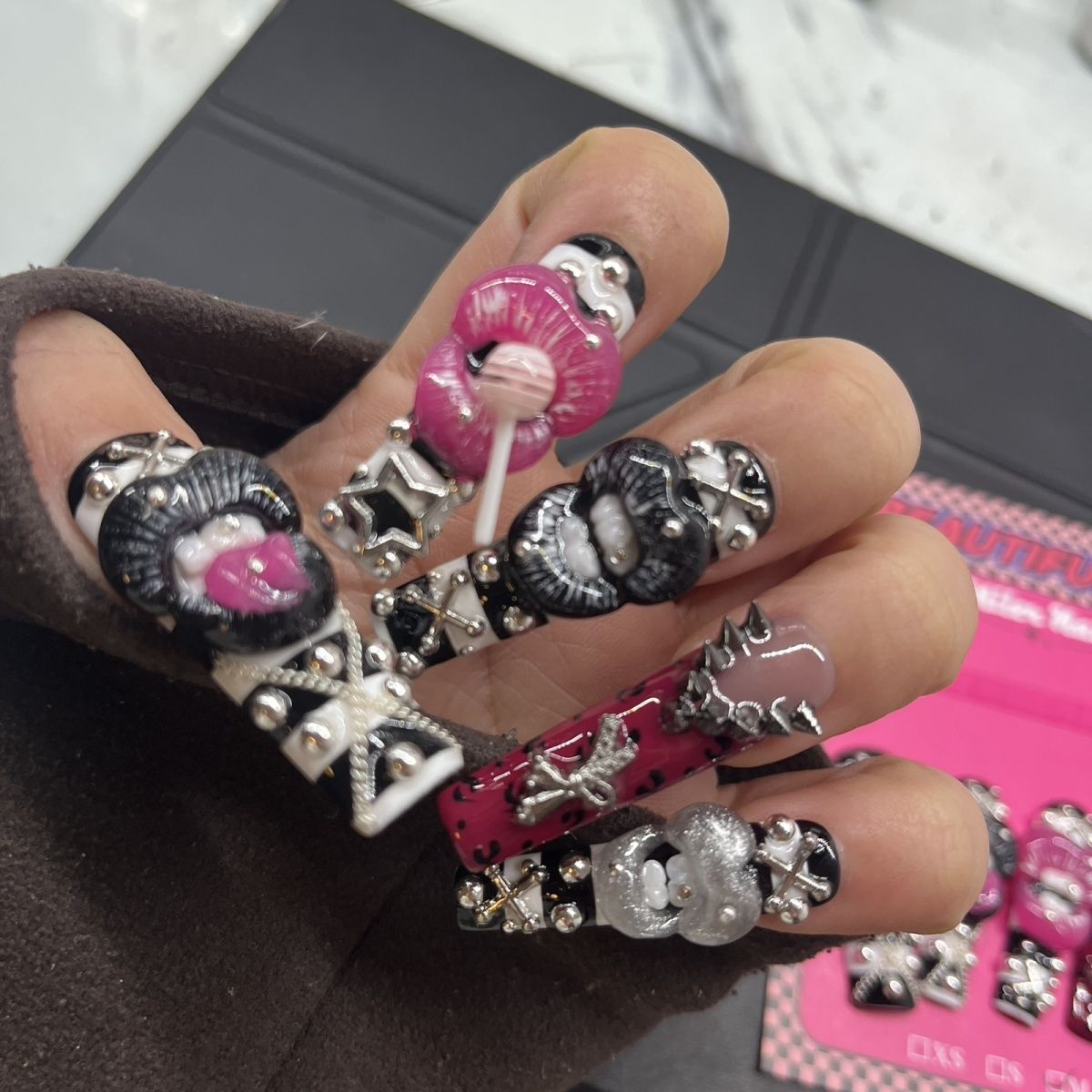 Long Tube Lip Stud Riot · Y2K Handmade Press On Nail Set