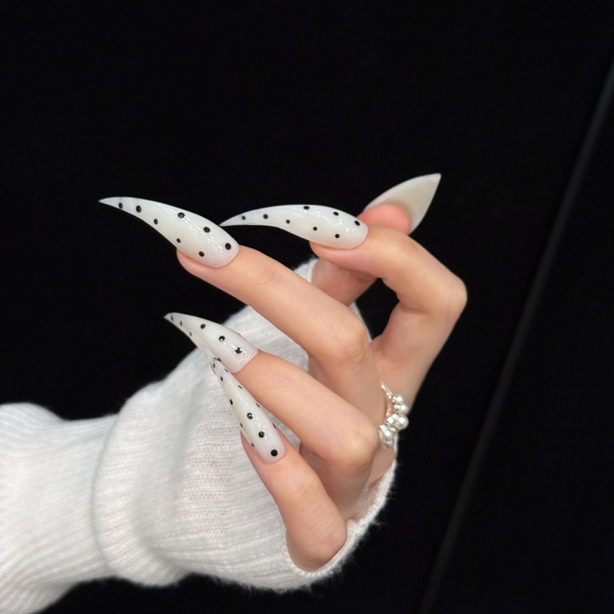 White Dragon Claw Polka Dot Handmade Press On Nail Set