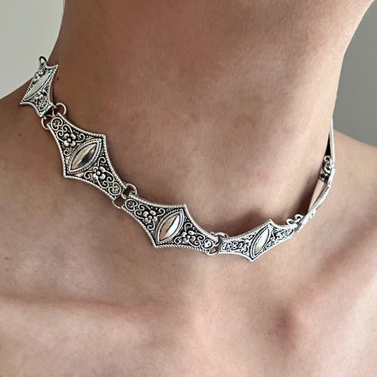 Notre Dame de Paris Choker