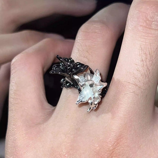 Irregular Contrast Thorn Flower Ring