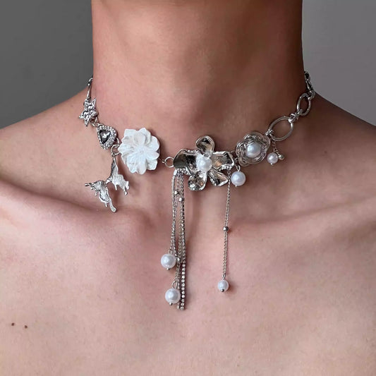 Wonderful Story Flower Pearl Necklace